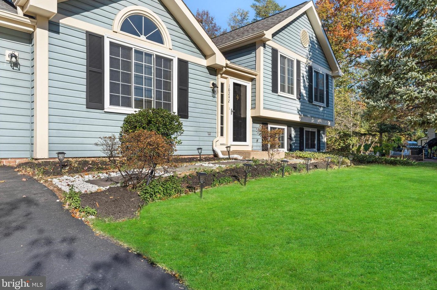 10242 Farmington Ct, Manassas VA  20110-6145 exterior