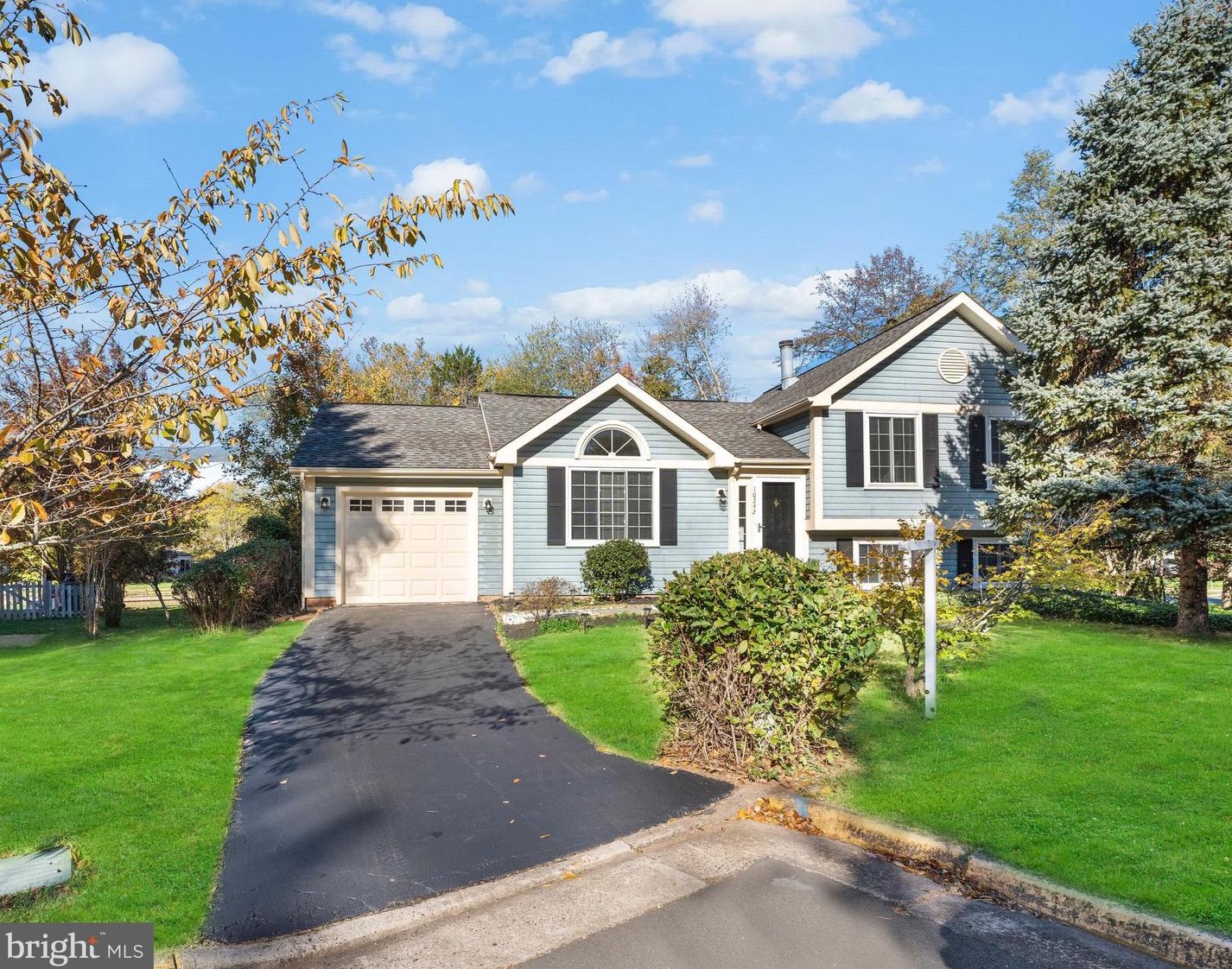 10242 Farmington Ct, Manassas VA  20110-6145 exterior