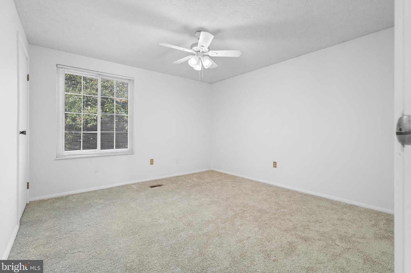 10242 Farmington Ct, Manassas VA  20110-6145 exterior