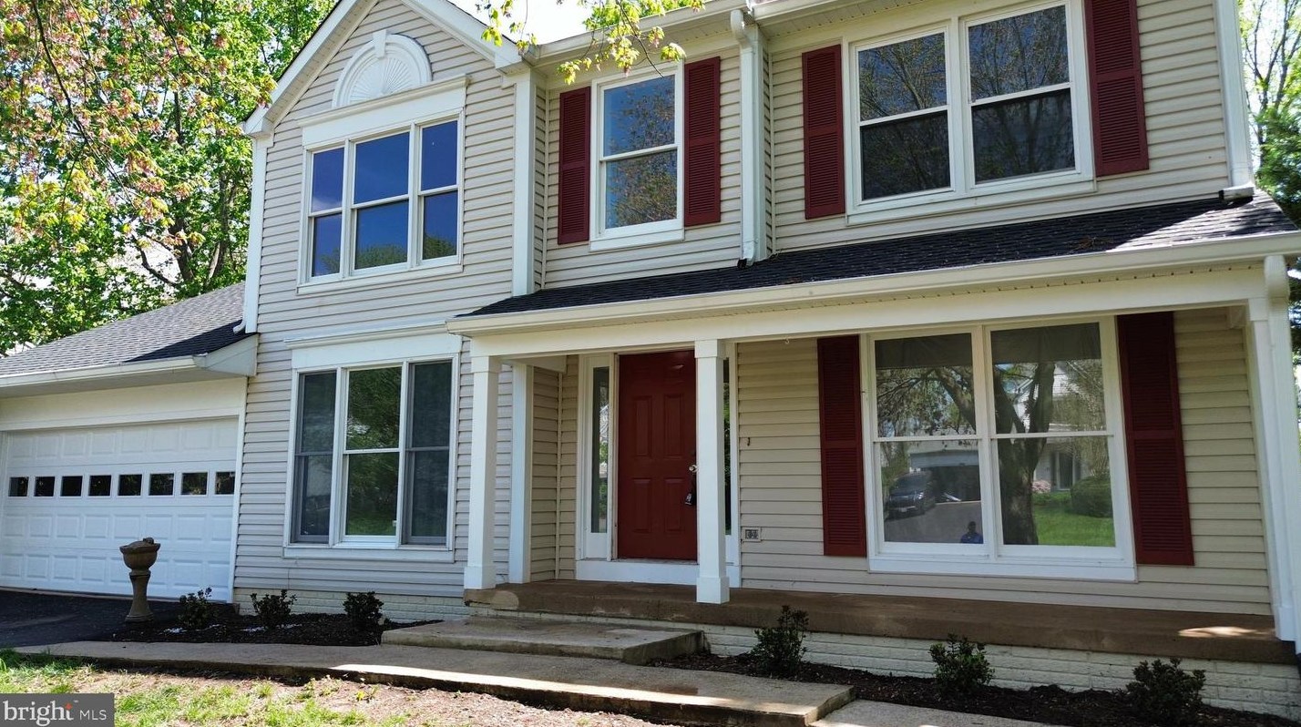 10091 Greenleaf Dr, Manassas, VA 20110