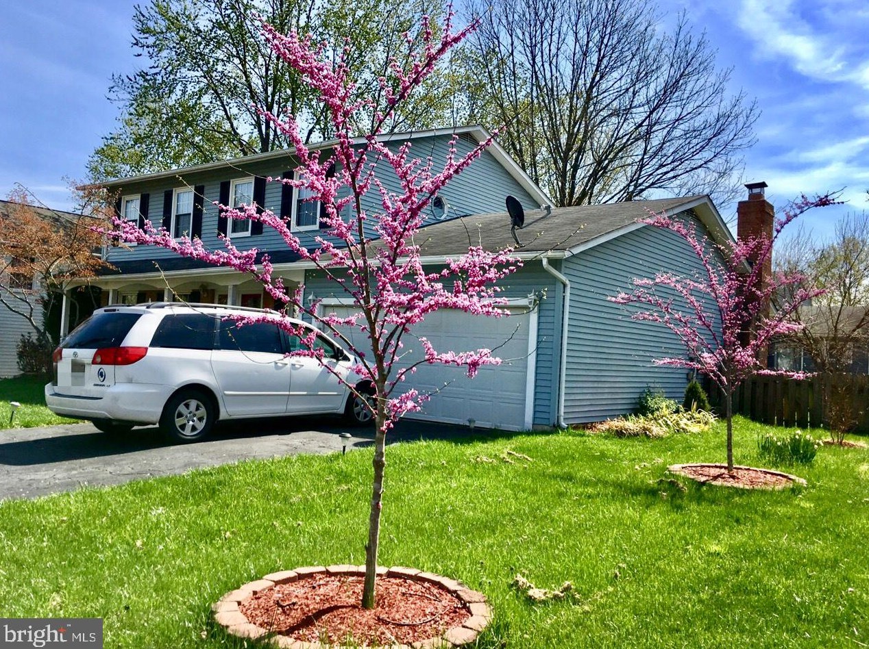 8957 Rolling Rd, Manassas, VA 20110