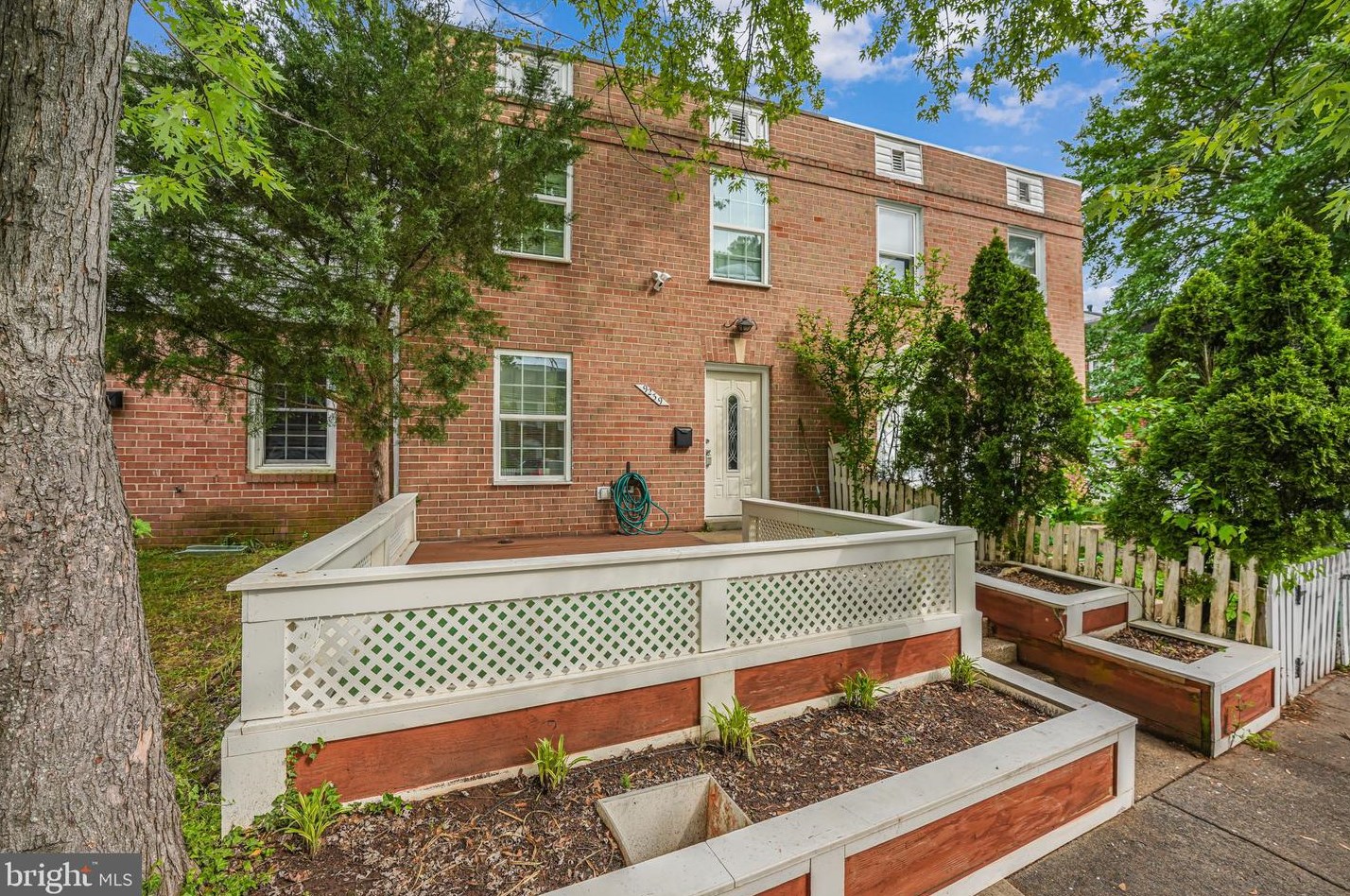 9239 Hood Rd, Manassas, VA 20110-5939