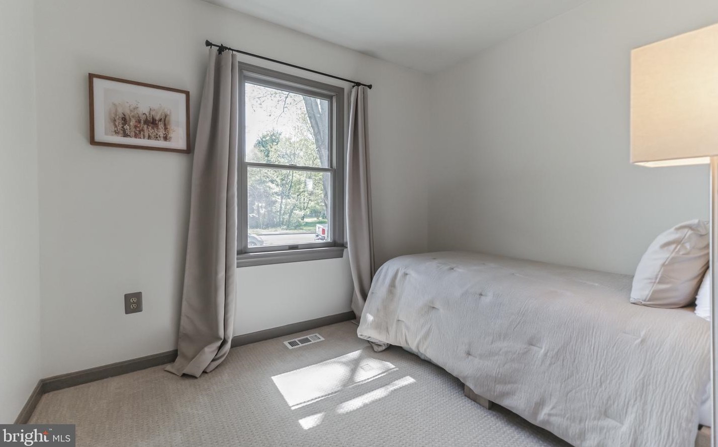 10307 Poe Dr, Manassas VA  20110-6147 exterior