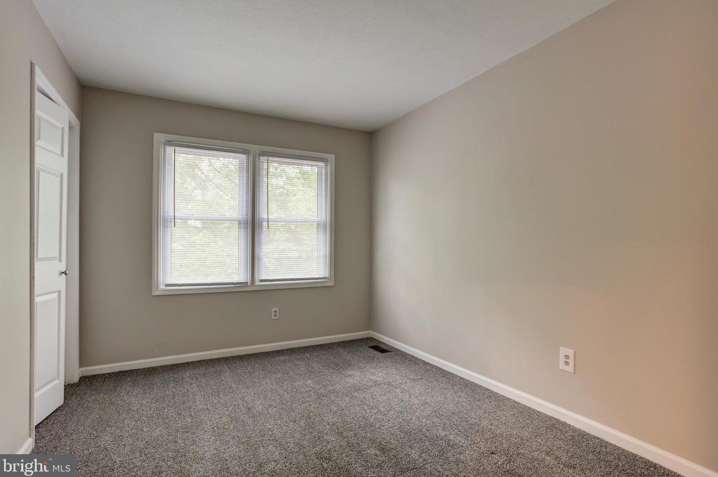 10243 Battlefield Dr, Manassas VA  20110-6051 exterior