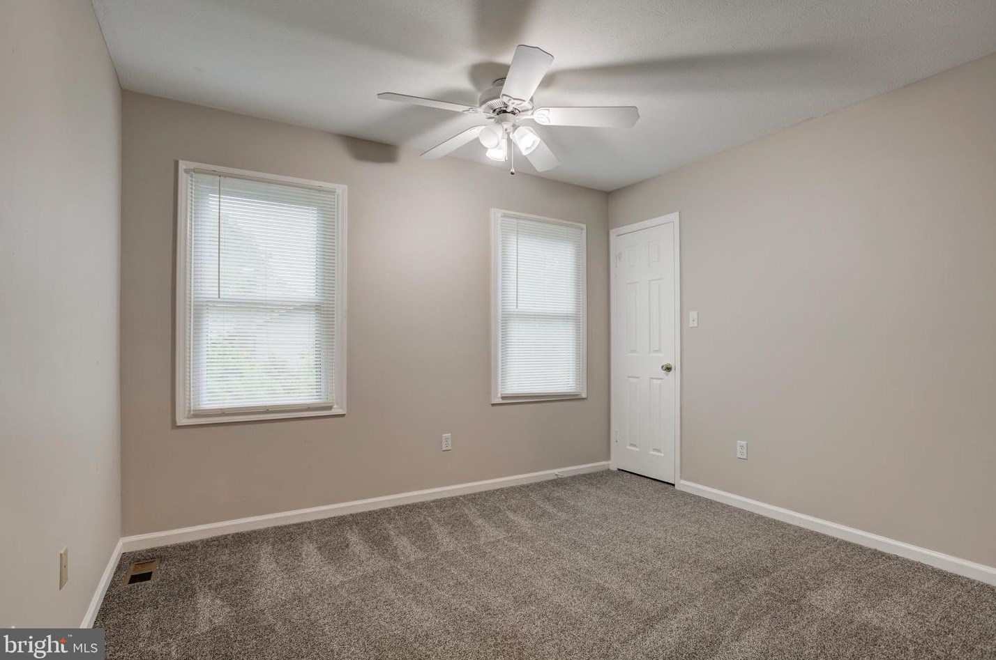 10243 Battlefield Dr, Manassas VA  20110-6051 exterior