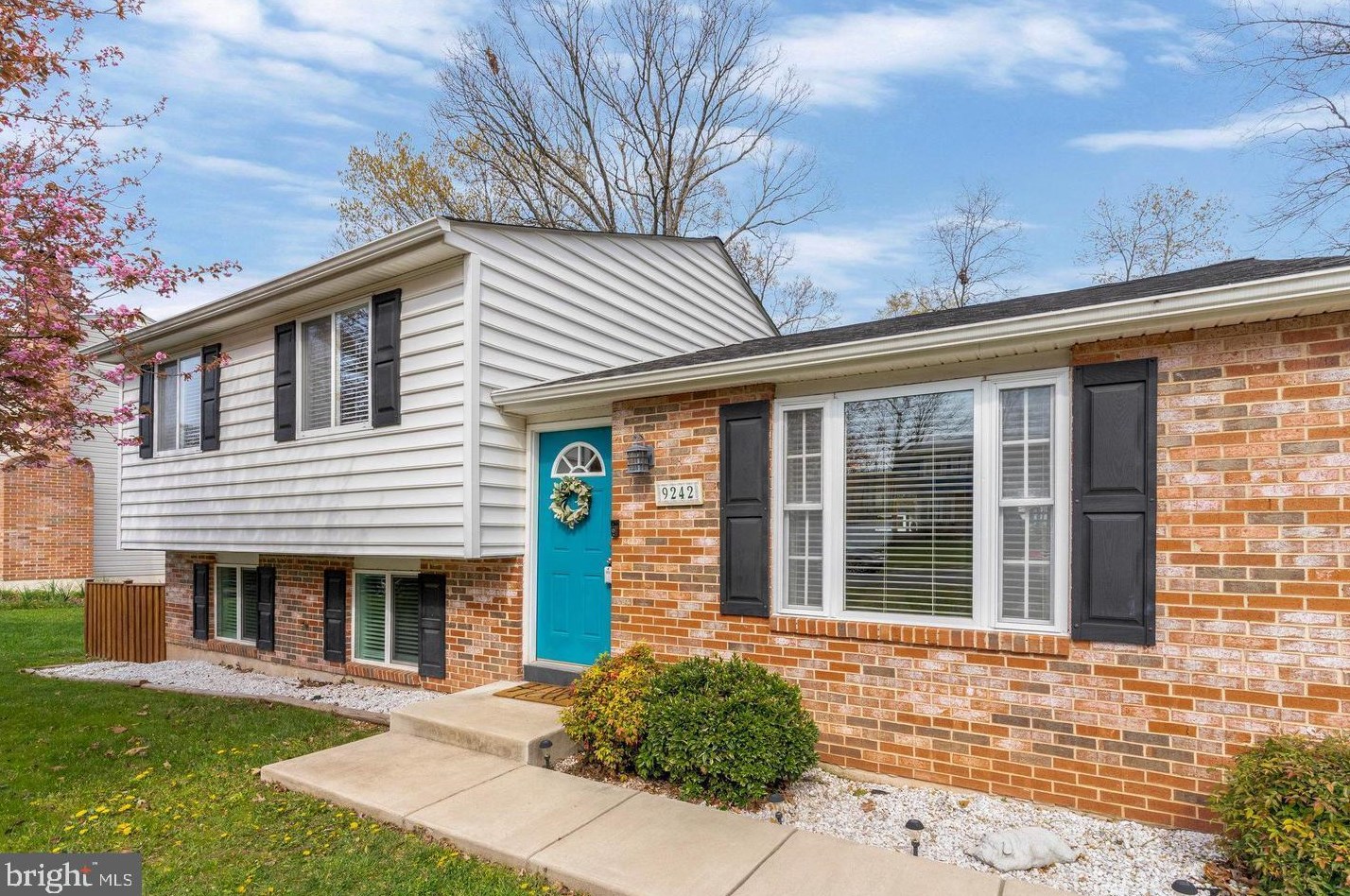 9242 Oakglen Ct, Manassas, VA 20110