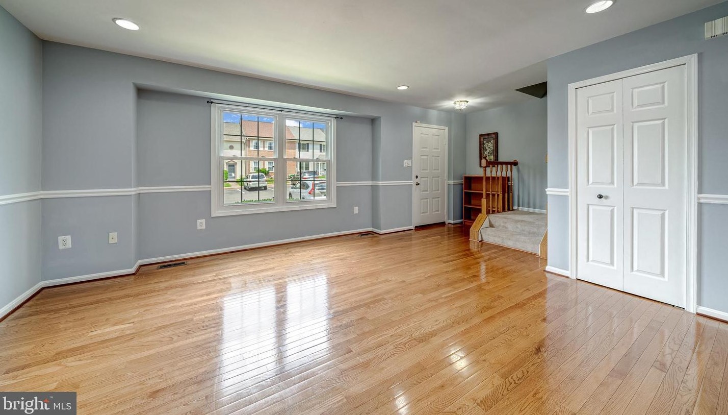 8593 Burlington Ct, Manassas VA  20110-6323 exterior