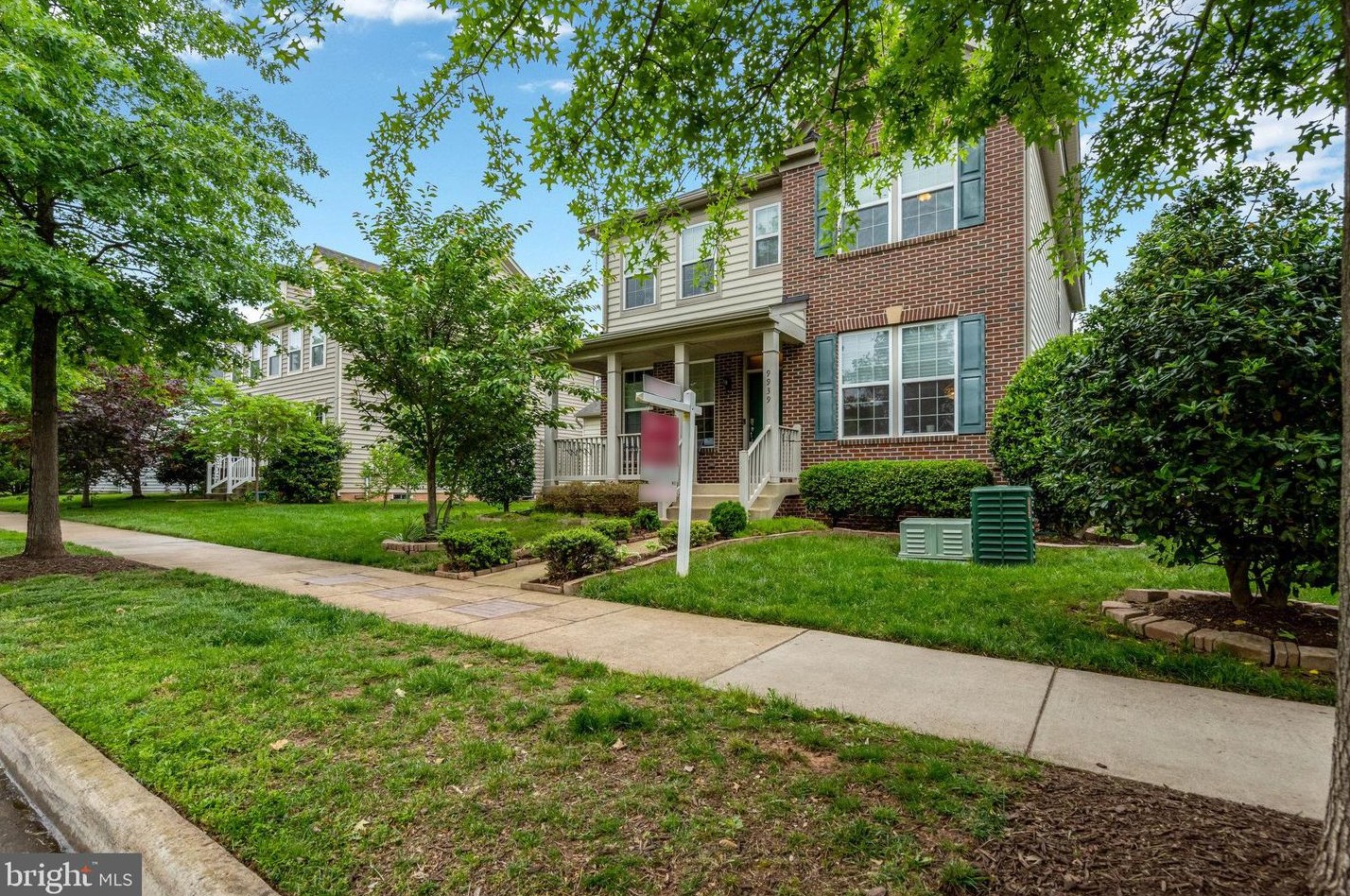 9939 Lake Jackson Dr, Manassas, VA 20110