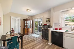 8596 Sherman Ct, Manassas, VA 20110 - Photo 16