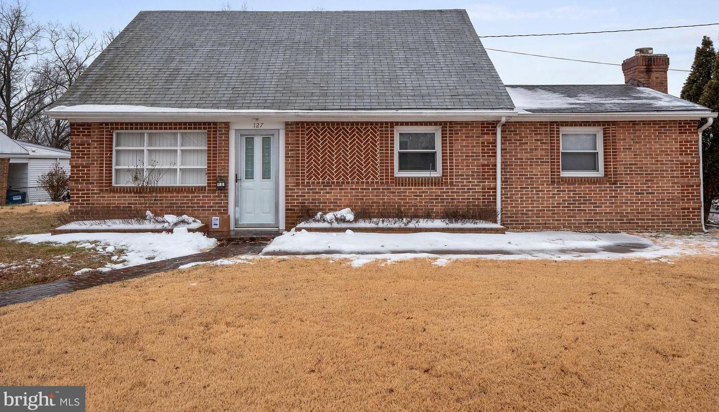 127 Pierce St, Manassas, VA 20111-1810