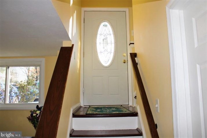 127 Yost St, Manassas, VA 20111-1802