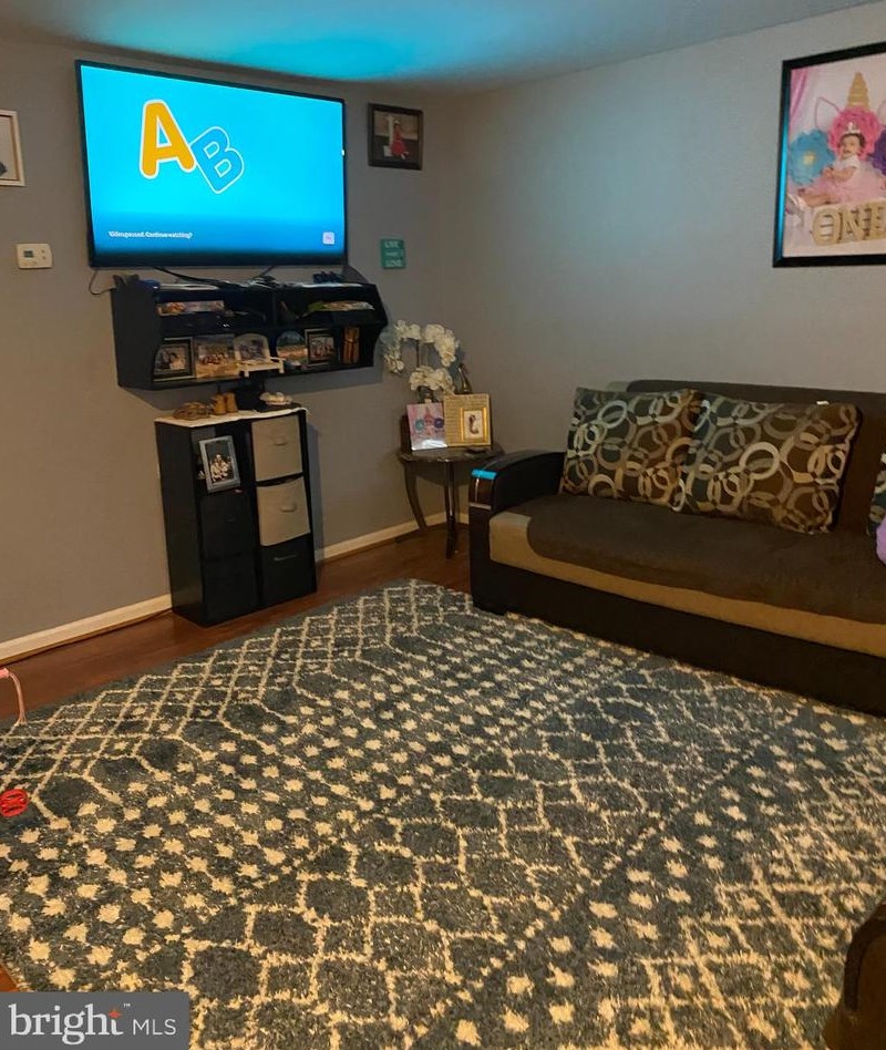 8624 Burnside Ct, Manassas, VA 20111-2322