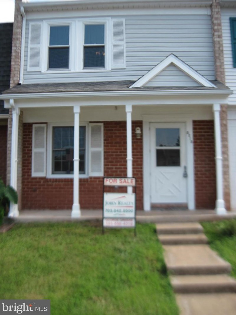 8318 Sunnyside Ct, Manassas, VA 20111-2312