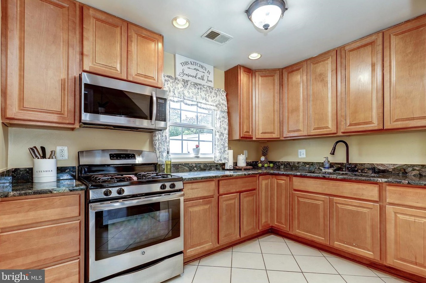 169 Old Centreville Rd, Manassas, VA 20111-2328