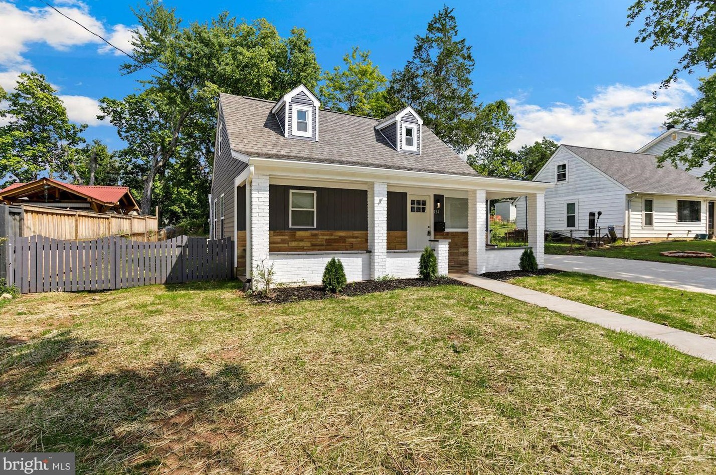 124 Forrest St, Manassas, VA 20111-2349