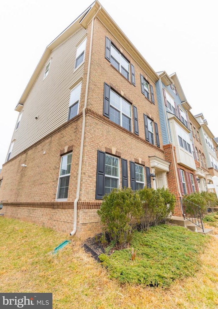 9014 Phita Ln, Manassas, VA 20111-8042