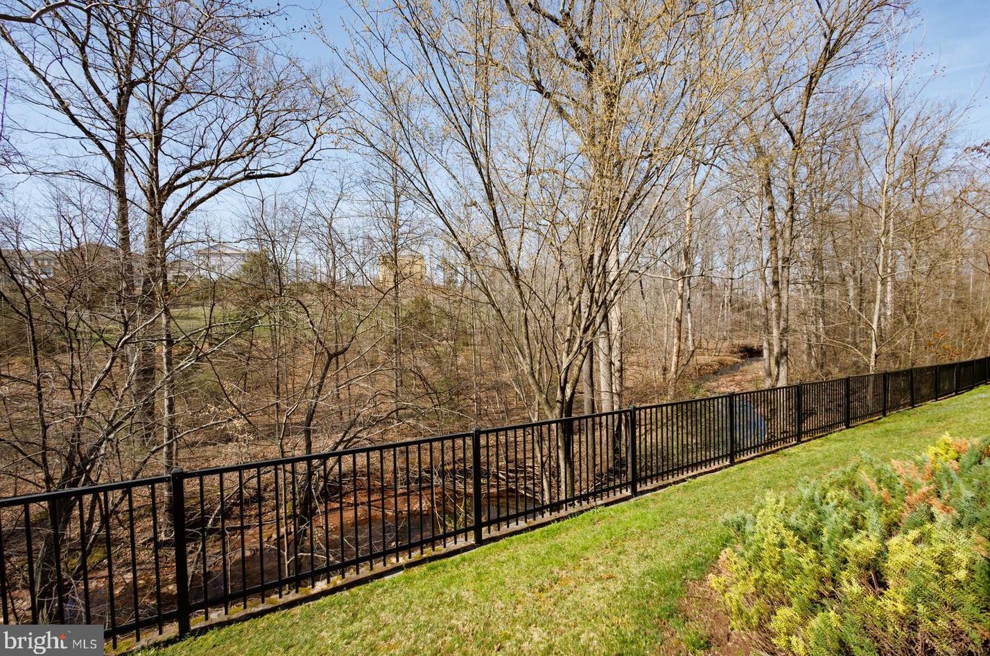 9724 Holmes Pl, Manassas VA  20111-7015 exterior