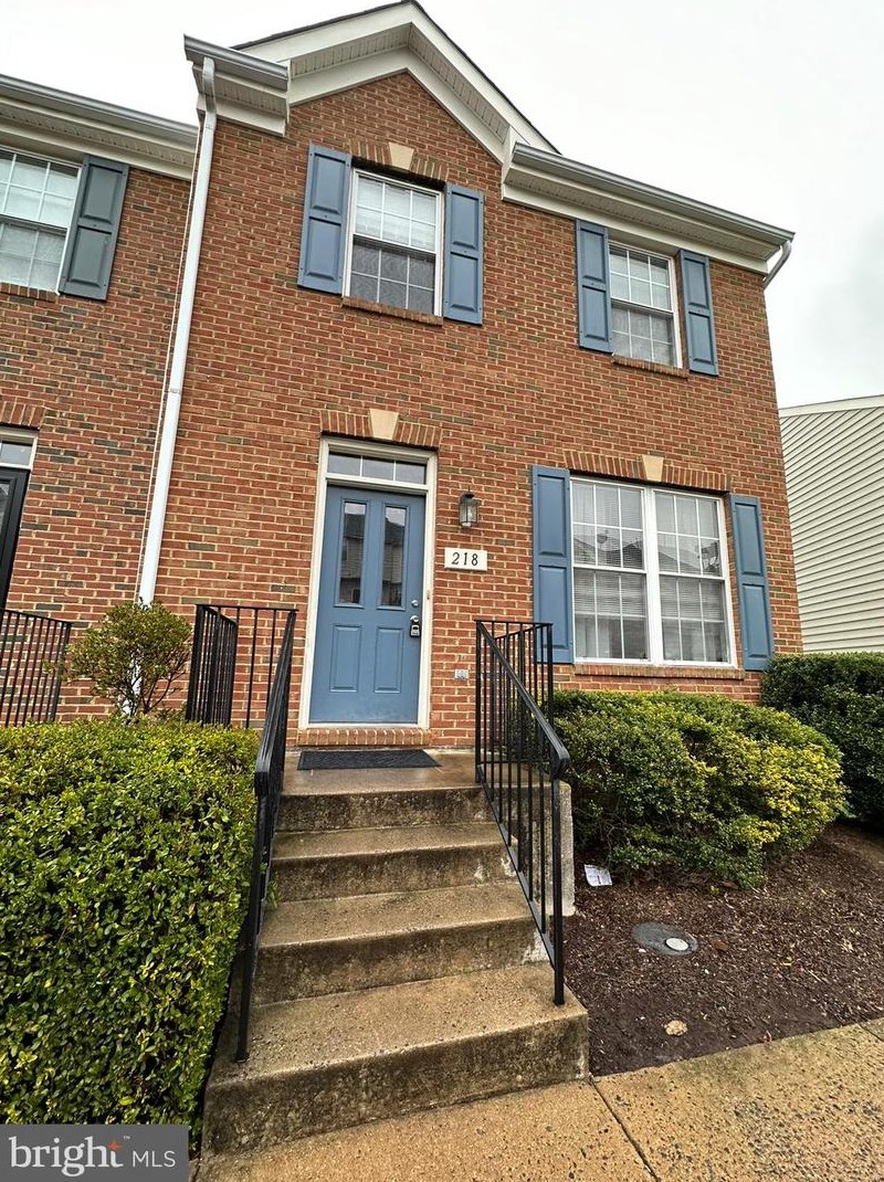 218 Kirby St, Manassas VA  20111-3400 exterior