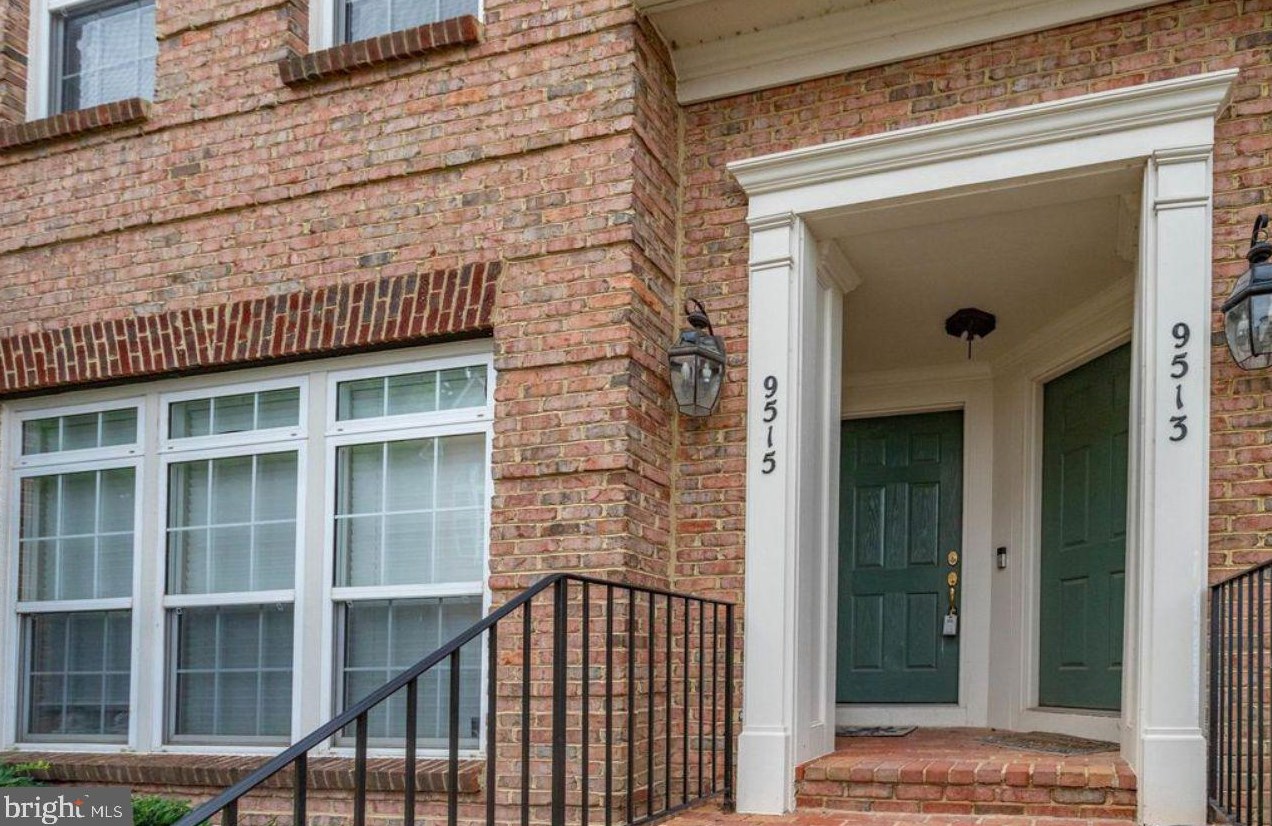 9515 Walker Way, Manassas VA  20111-3085 exterior