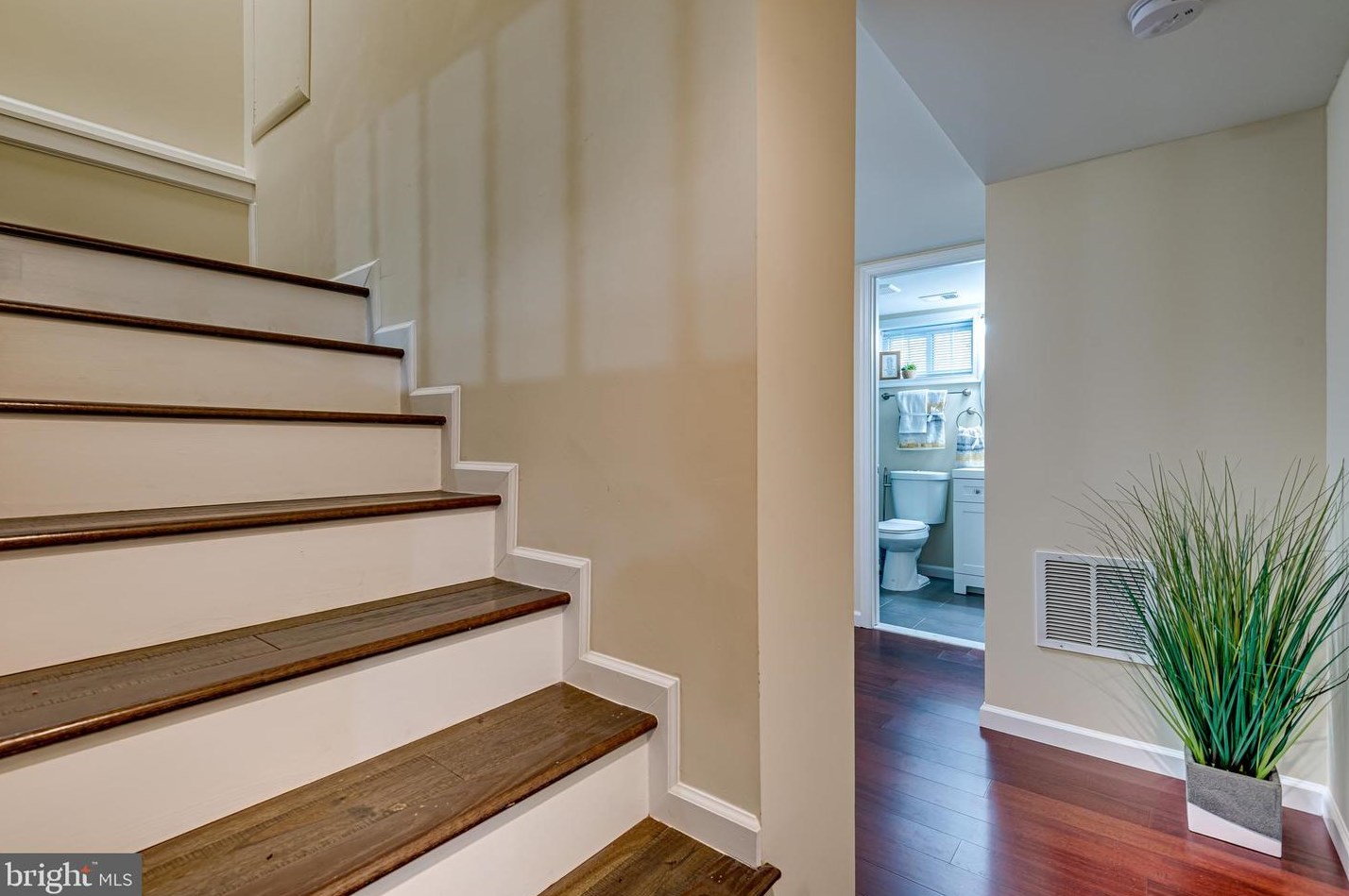 125 Lambert Dr, Manassas VA  20111-1829 exterior