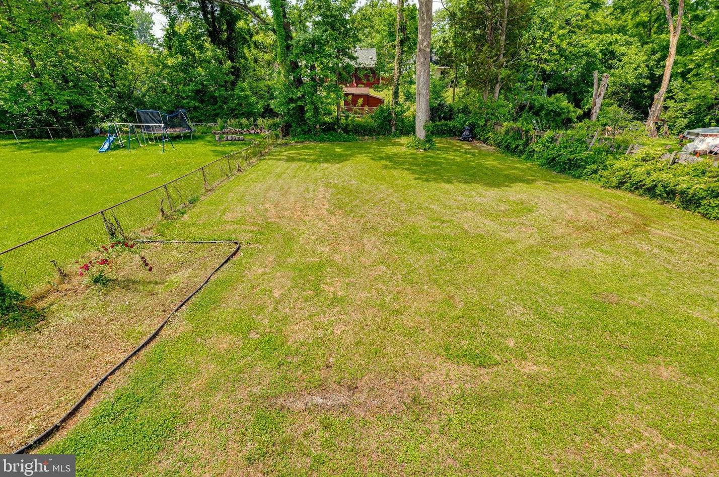 125 Lambert Dr, Manassas VA  20111-1829 exterior