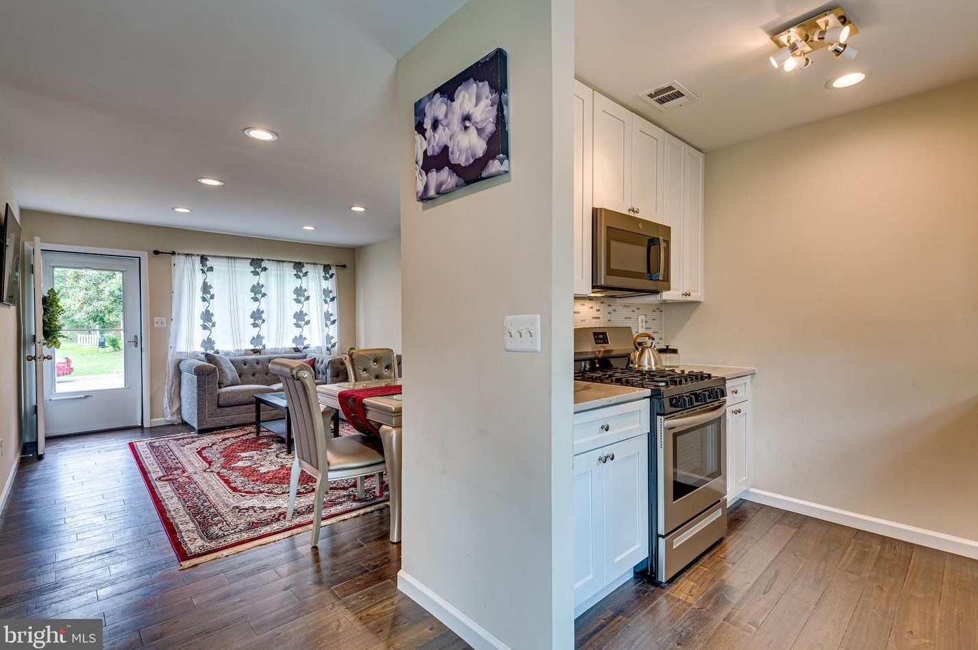 125 Lambert Dr, Manassas VA  20111-1829 exterior