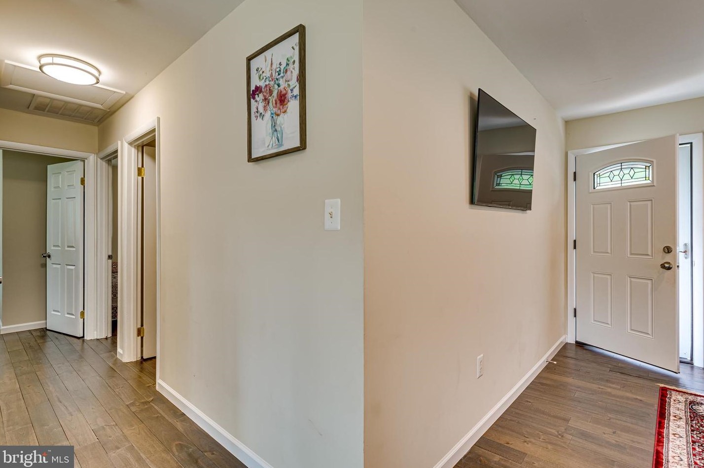 125 Lambert Dr, Manassas VA  20111-1829 exterior