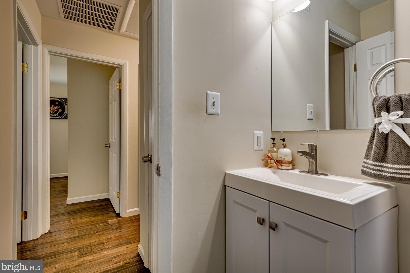 125 Lambert Dr, Manassas VA  20111-1829 exterior