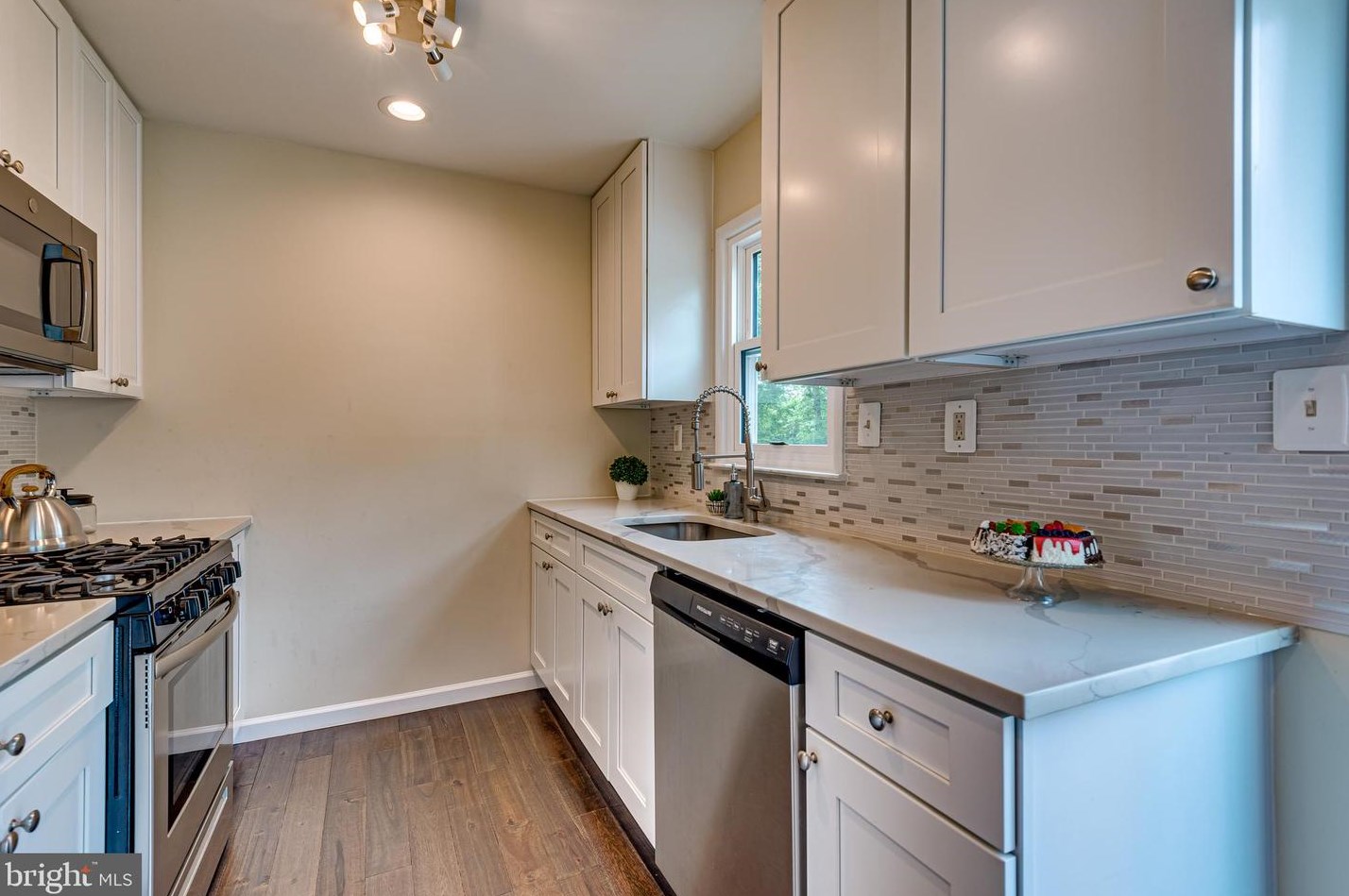 125 Lambert Dr, Manassas VA  20111-1829 exterior