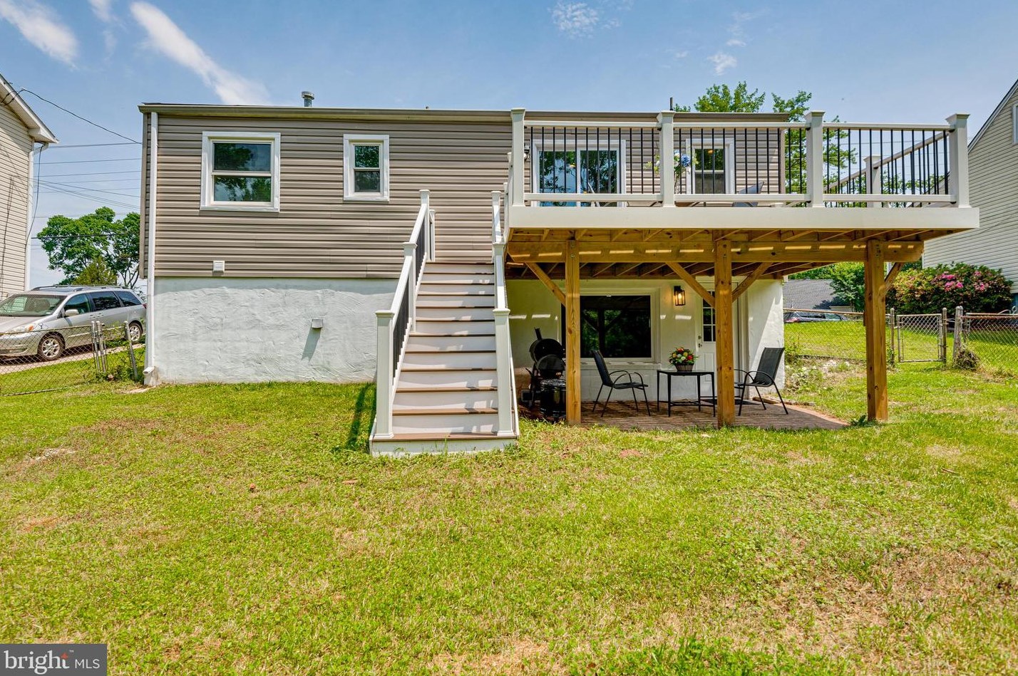 125 Lambert Dr, Manassas VA  20111-1829 exterior