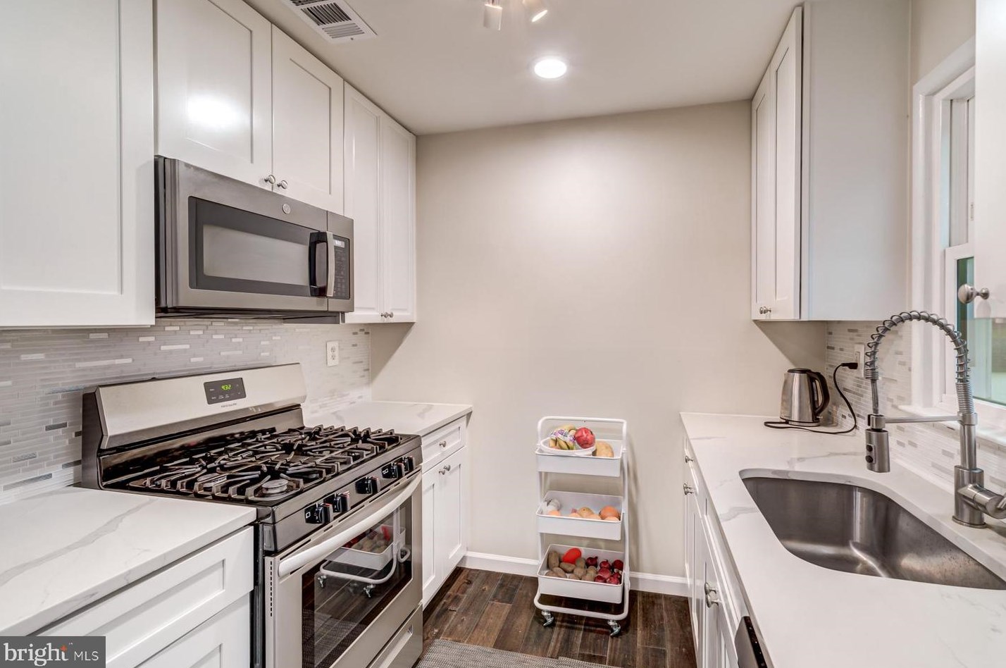 125 Lambert Dr, Manassas VA  20111-1829 exterior