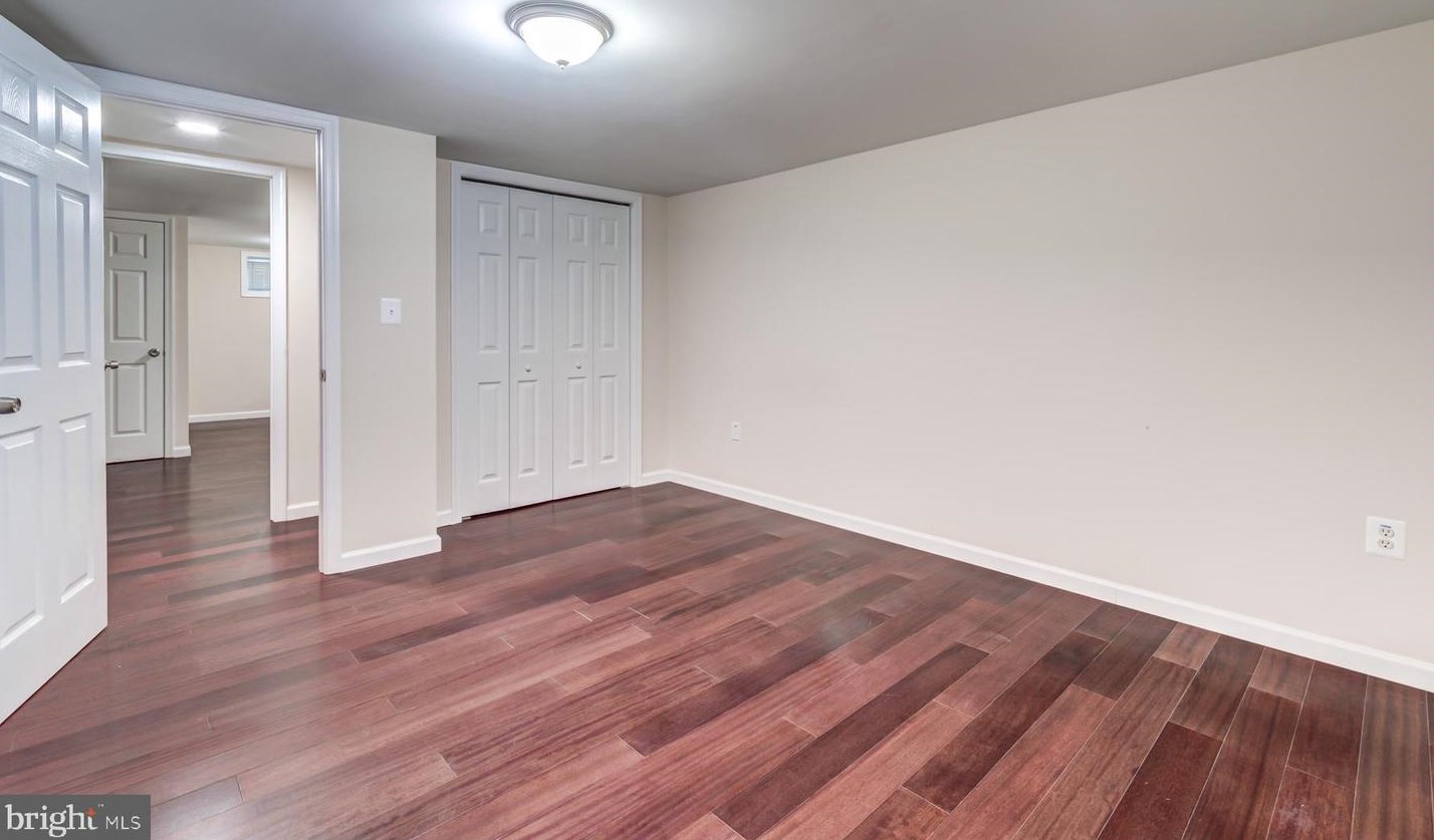 125 Lambert Dr, Manassas VA  20111-1829 exterior