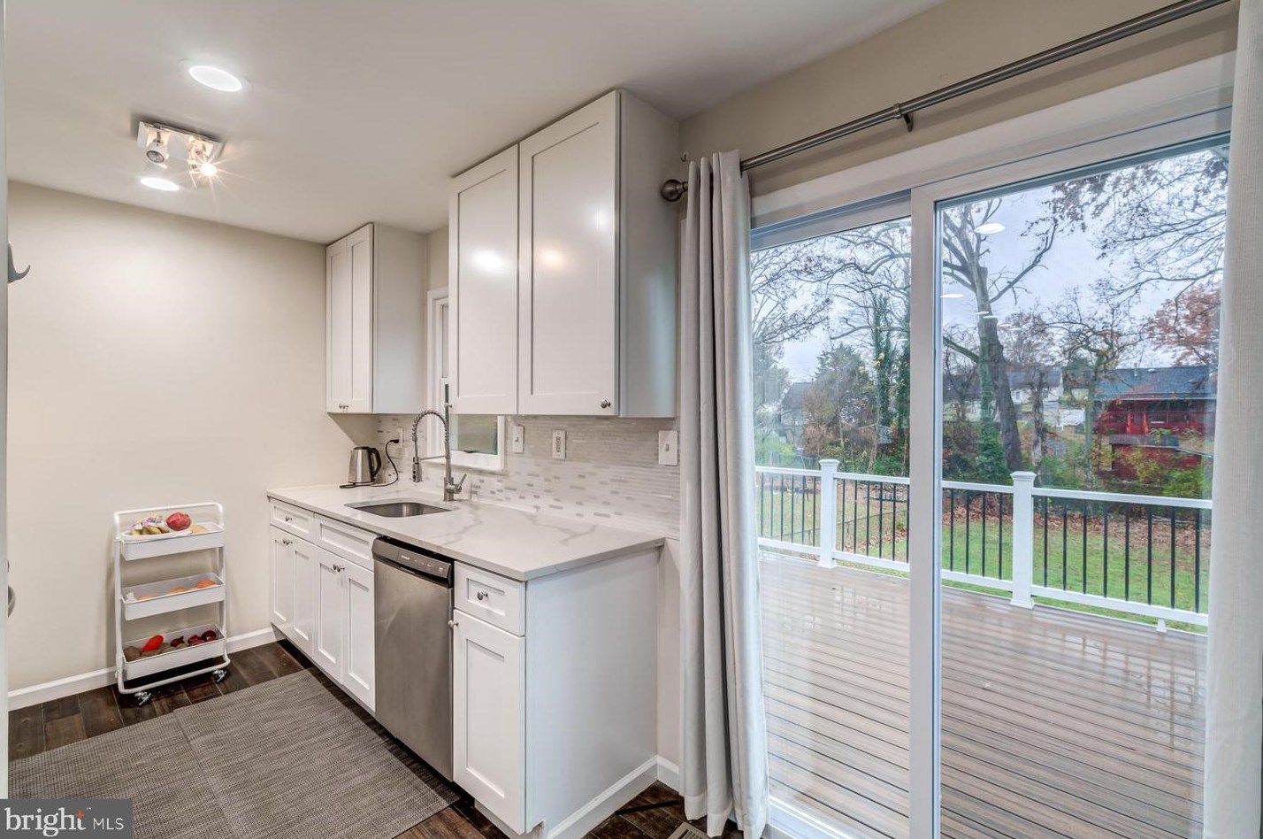 125 Lambert Dr, Manassas VA  20111-1829 exterior