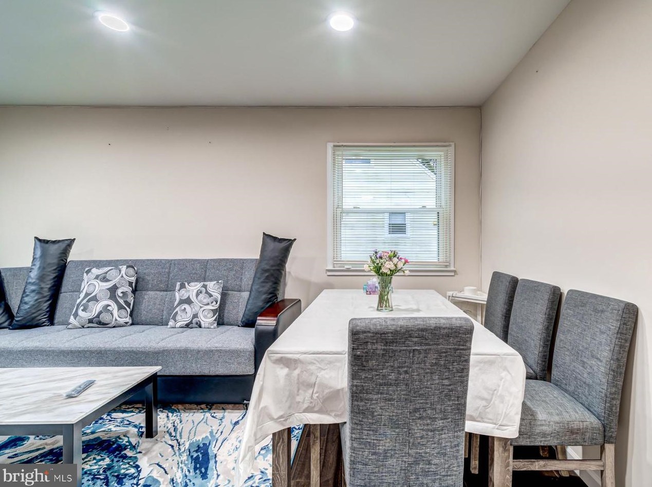 125 Lambert Dr, Manassas VA  20111-1829 exterior