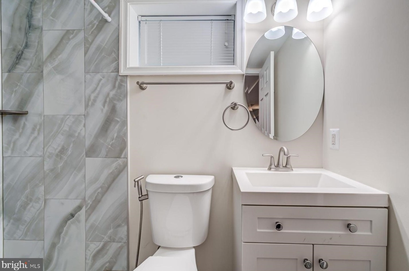 125 Lambert Dr, Manassas VA  20111-1829 exterior