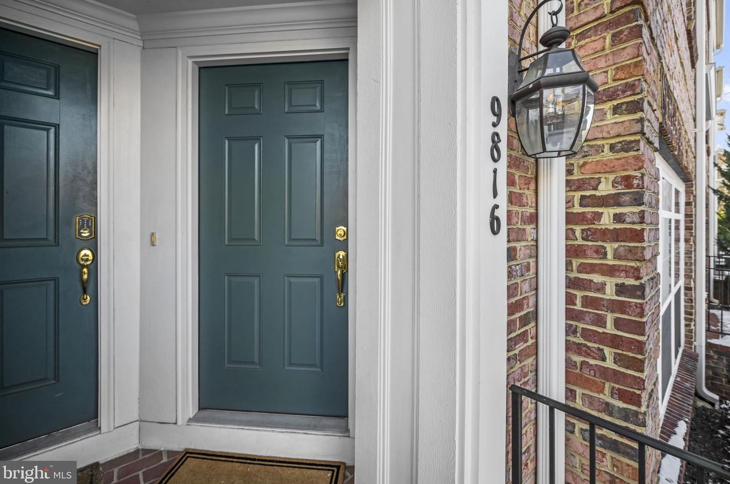 9816 Pickens Pl, Manassas VA  20111-7000 exterior