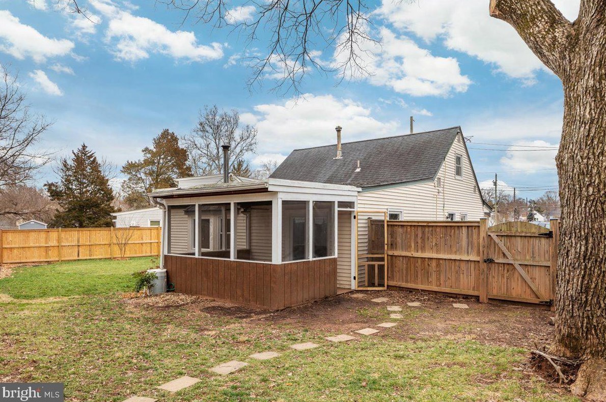 126 Mace St, Manassas VA  20111-2037 exterior