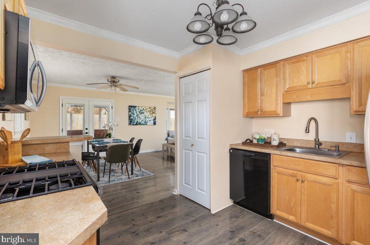 126 Mace St, Manassas VA  20111-2037 exterior