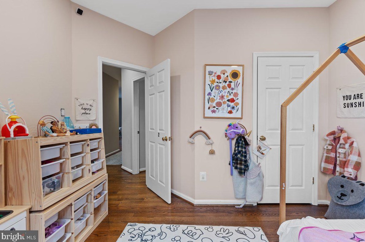 9290 Matthew Dr, Manassas VA  20111-8217 exterior