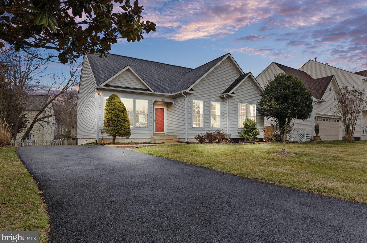 9290 Matthew Dr, Manassas VA  20111-8217 exterior