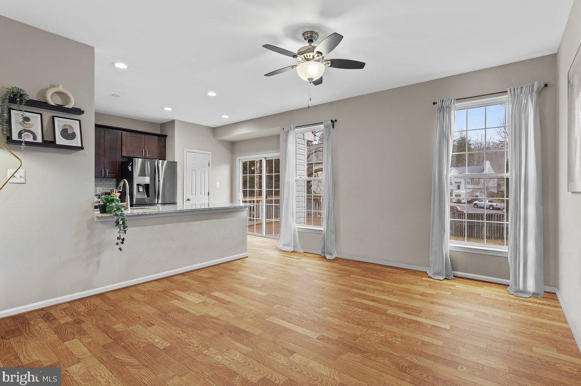 9290 Matthew Dr, Manassas VA  20111-8217 exterior