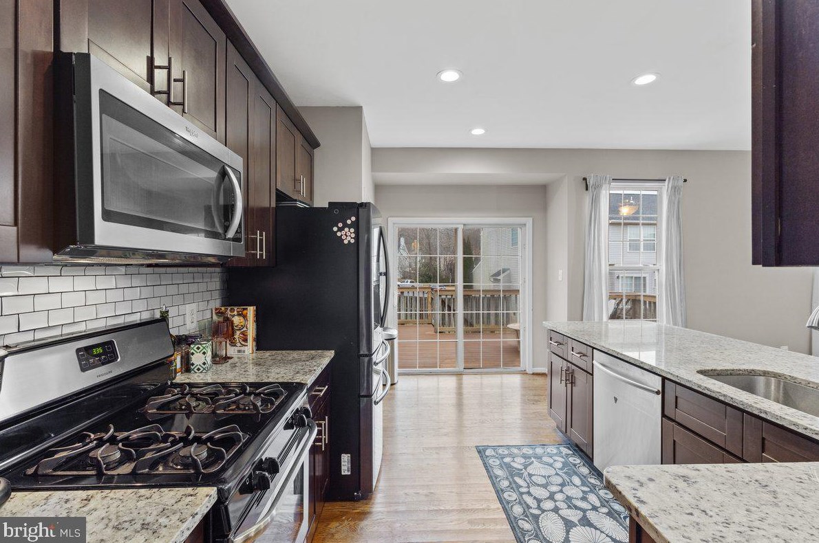 9290 Matthew Dr, Manassas VA  20111-8217 exterior