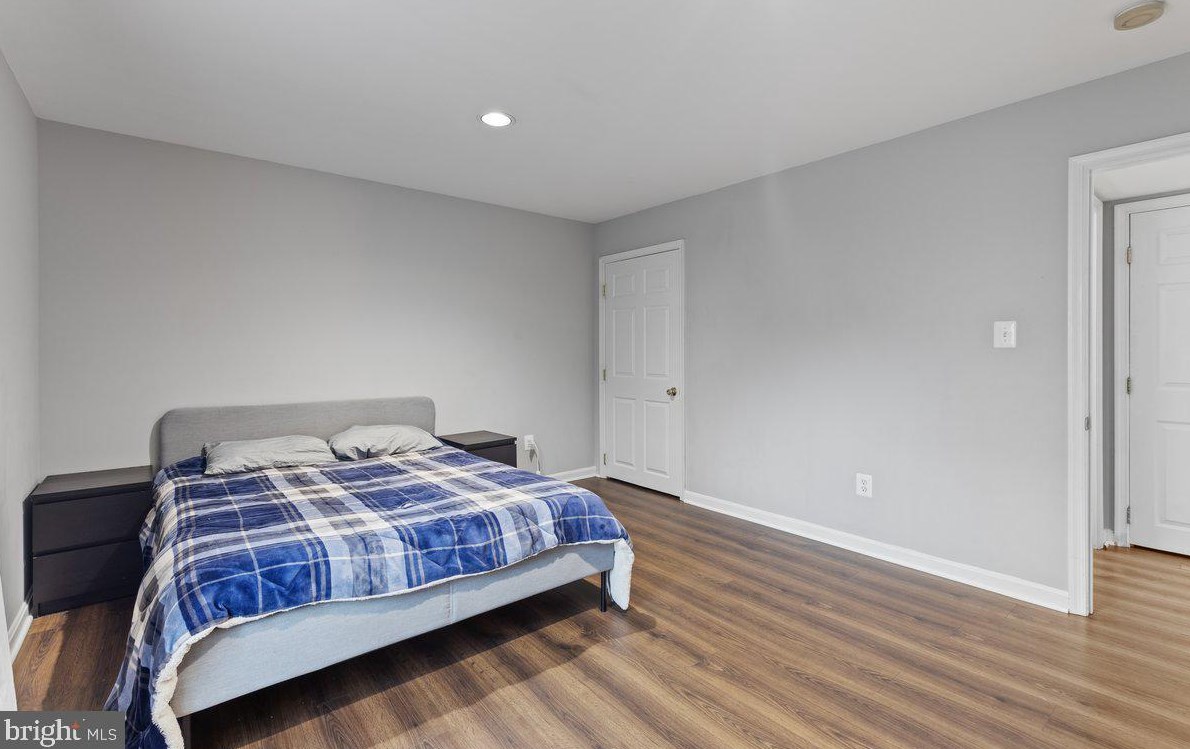9290 Matthew Dr, Manassas VA  20111-8217 exterior