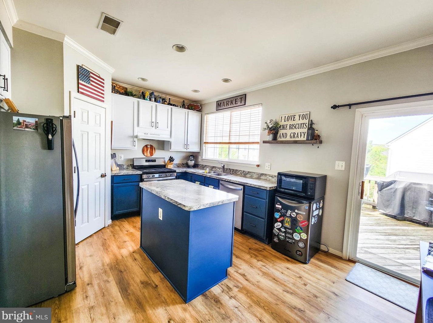 9404 Lanae Ln, Manassas VA  20111-8243 exterior