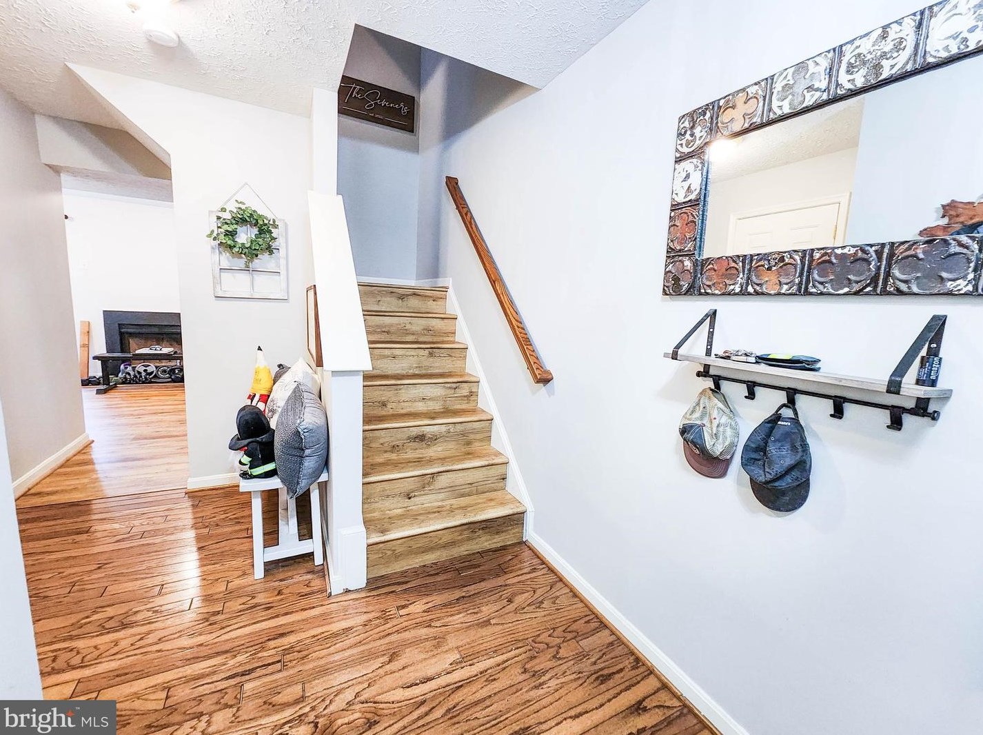 9404 Lanae Ln, Manassas VA  20111-8243 exterior