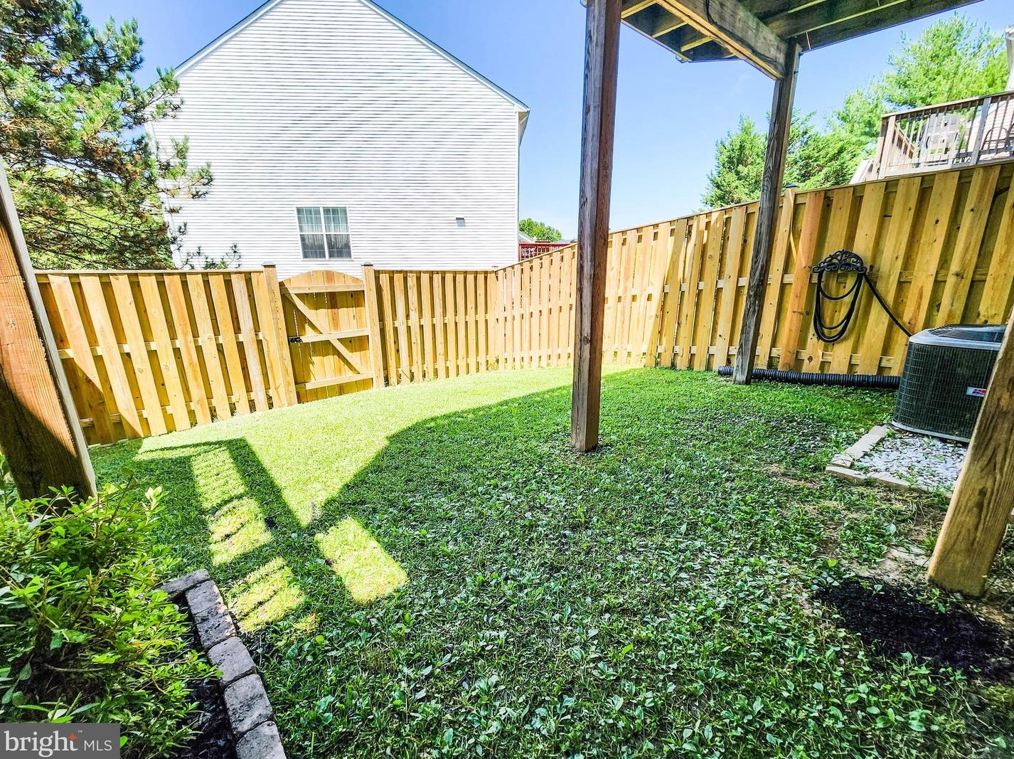 9404 Lanae Ln, Manassas VA  20111-8243 exterior