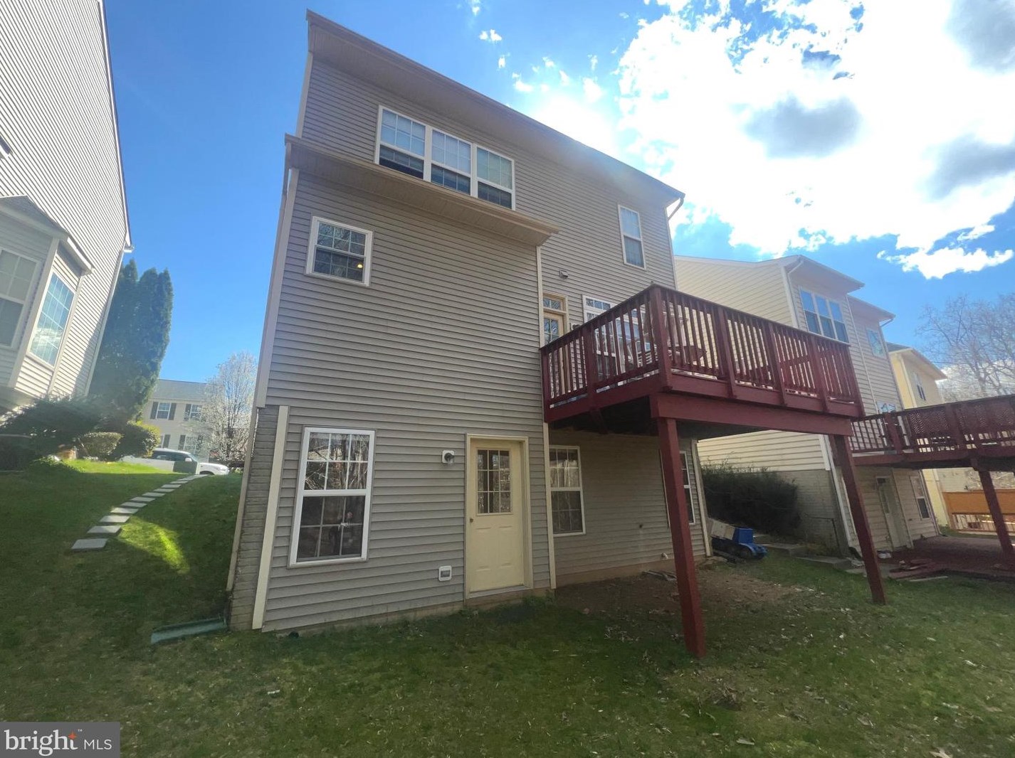 9241 Greenshire Dr, Manassas VA  20111-3036 exterior