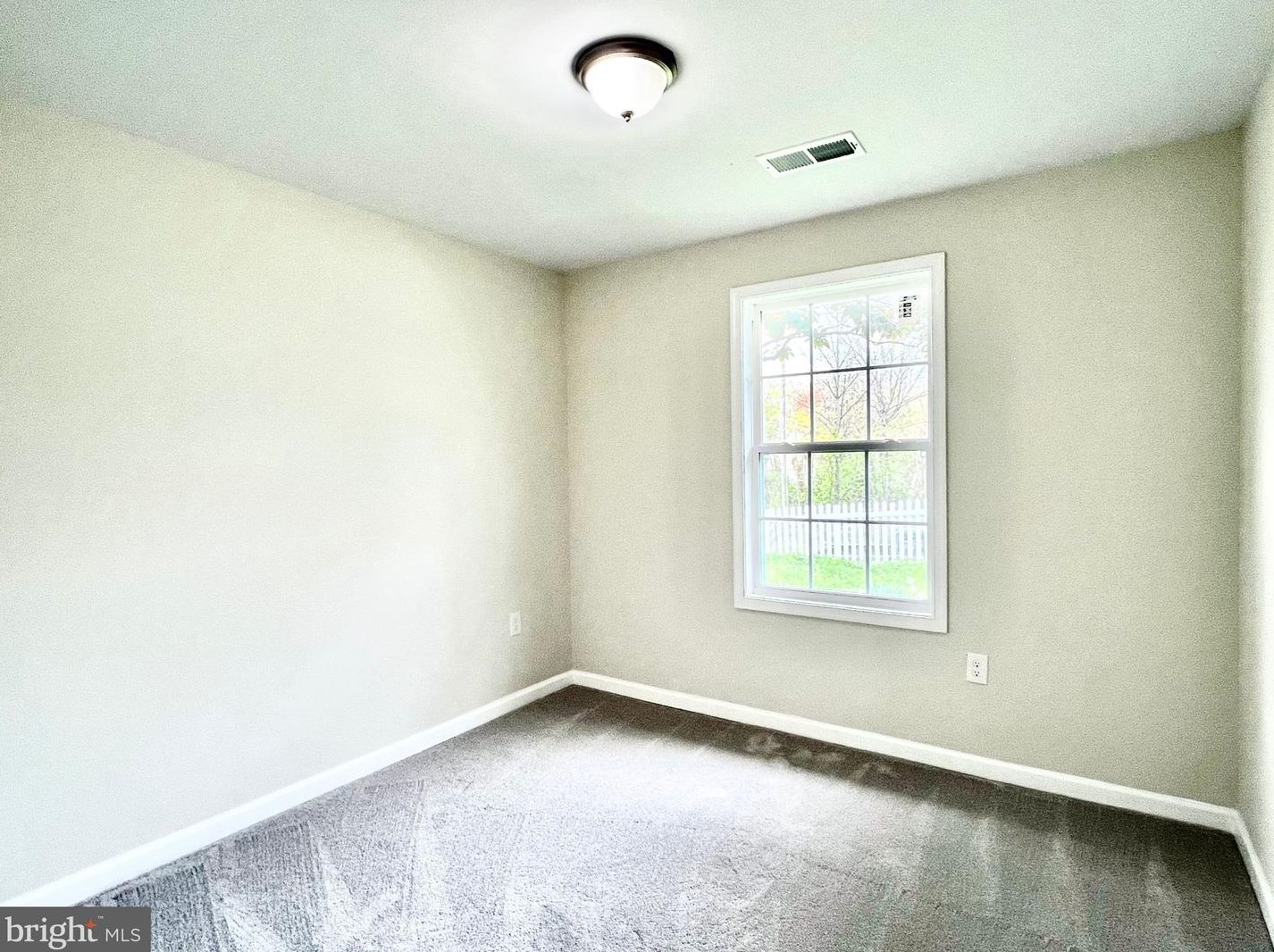 129 Courtney Dr, Manassas VA  20111-2058 exterior
