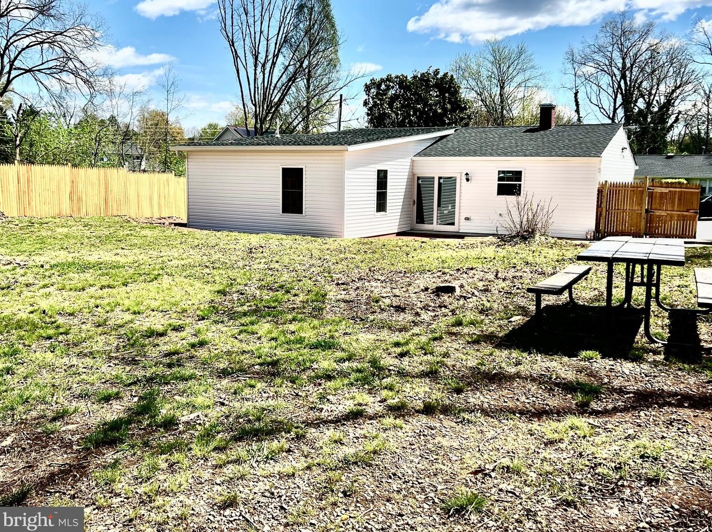 129 Courtney Dr, Manassas VA  20111-2058 exterior