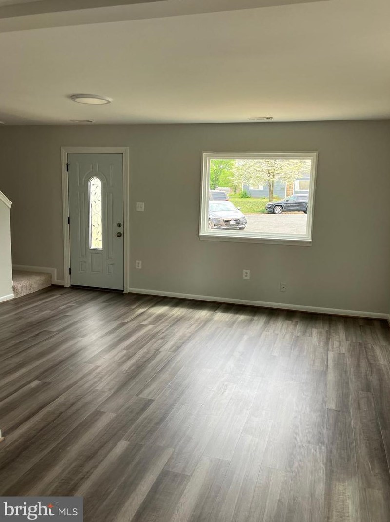 102 Martin Dr, Manassas, VA 20111-2082